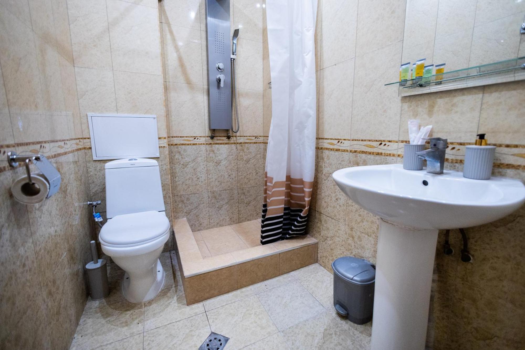 Yan Hotel Jerevan Buitenkant foto