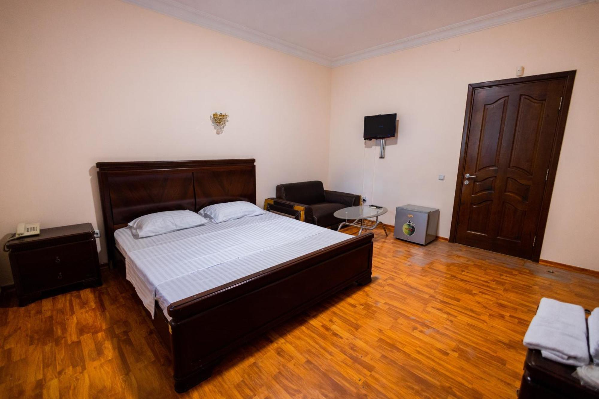 Yan Hotel Jerevan Buitenkant foto