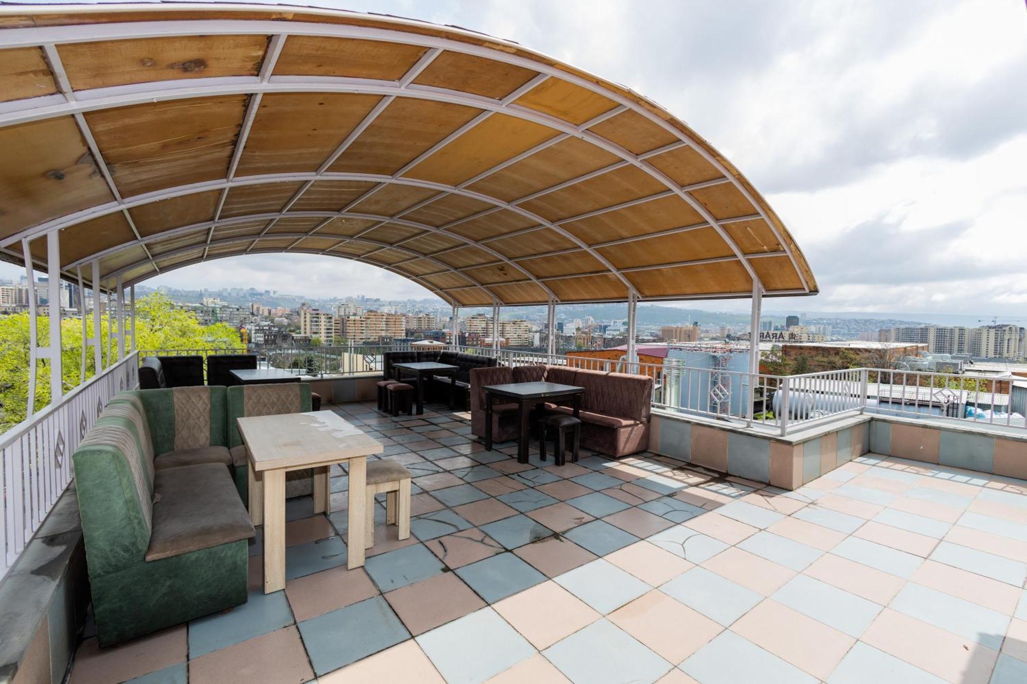 Yan Hotel Jerevan Buitenkant foto