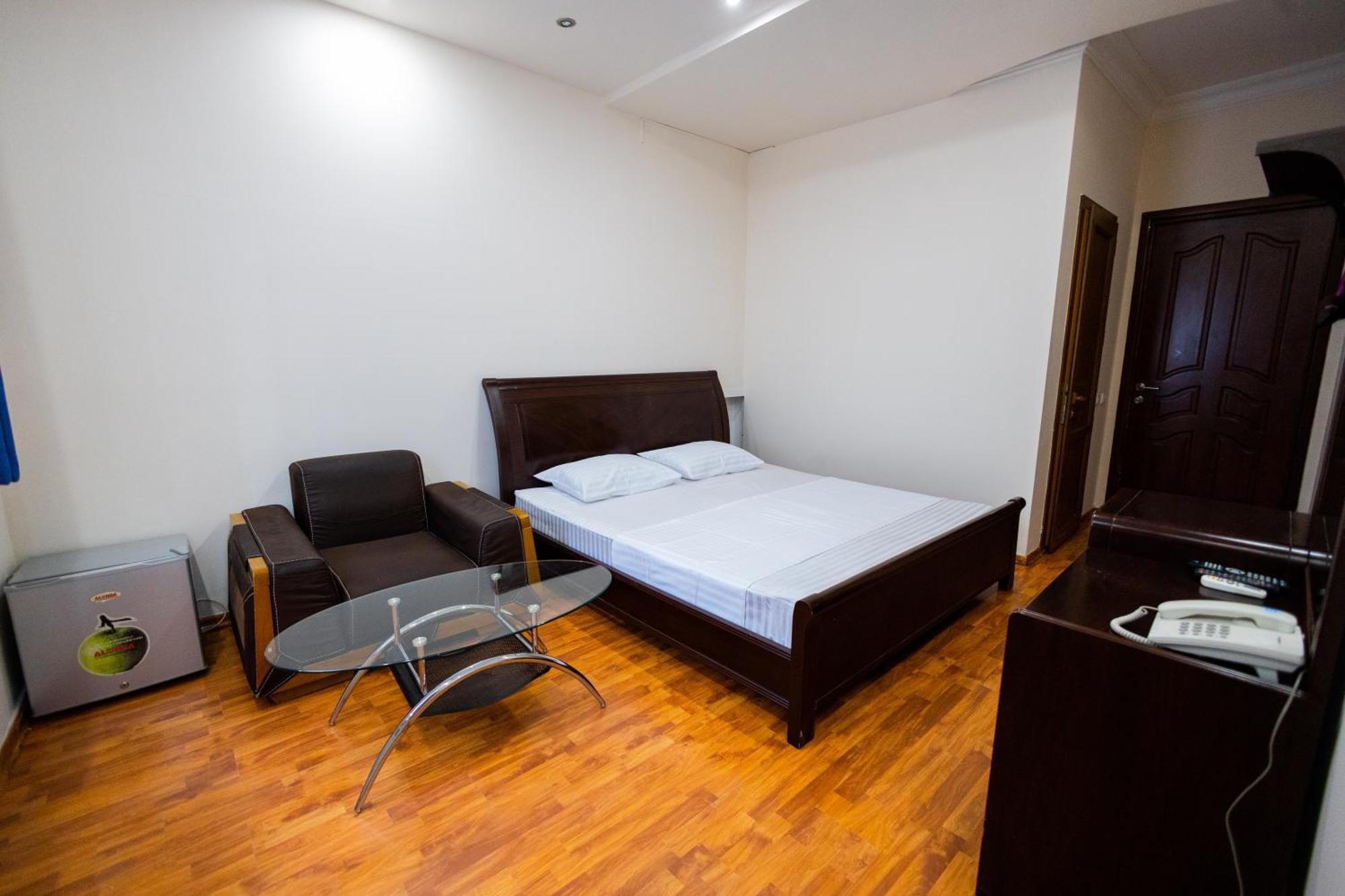 Yan Hotel Jerevan Buitenkant foto