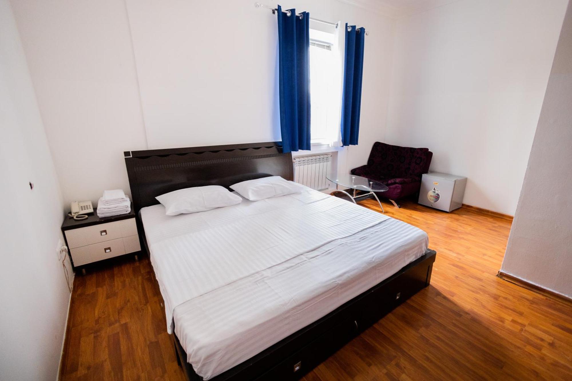 Yan Hotel Jerevan Buitenkant foto