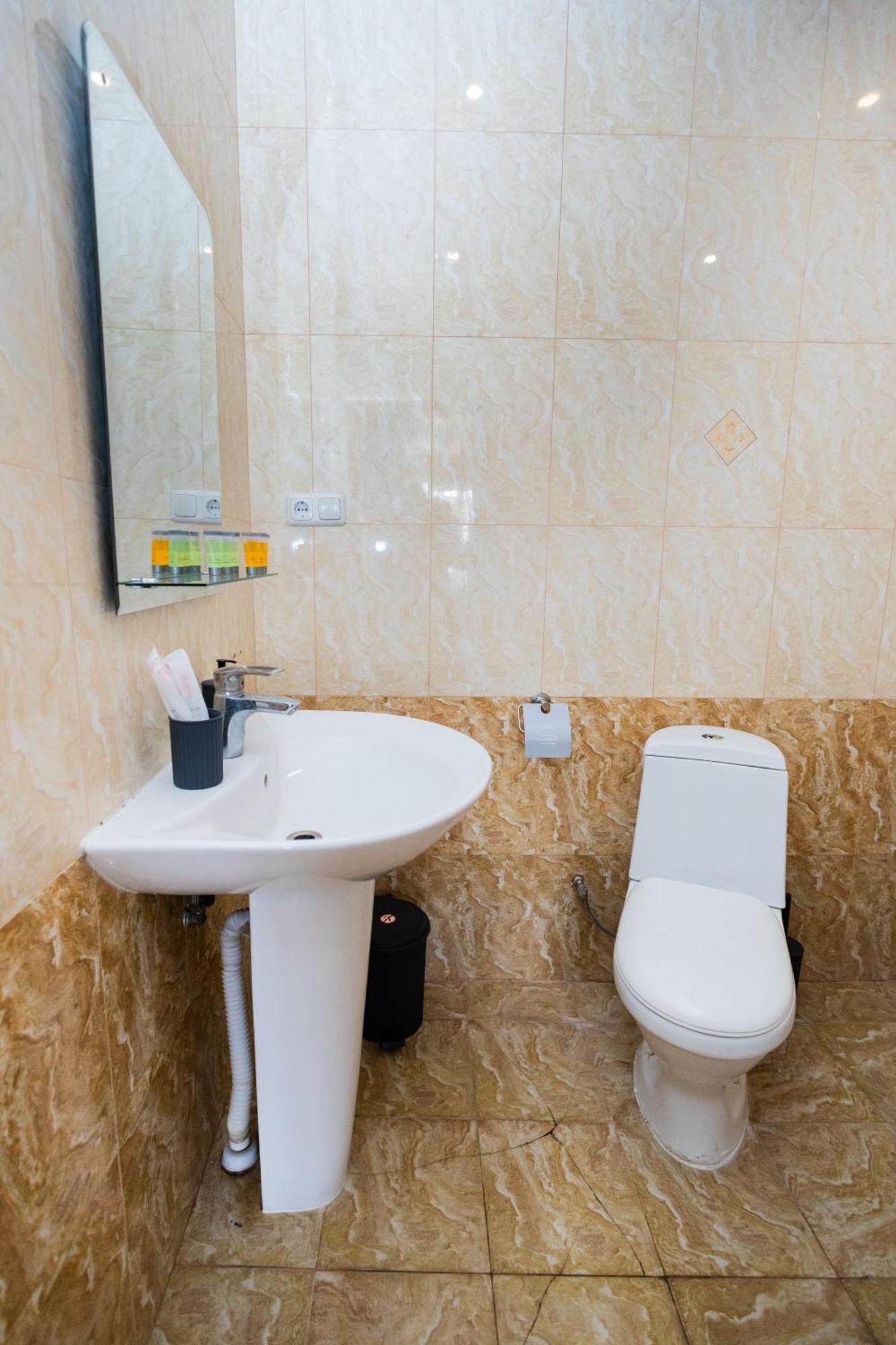 Yan Hotel Jerevan Buitenkant foto