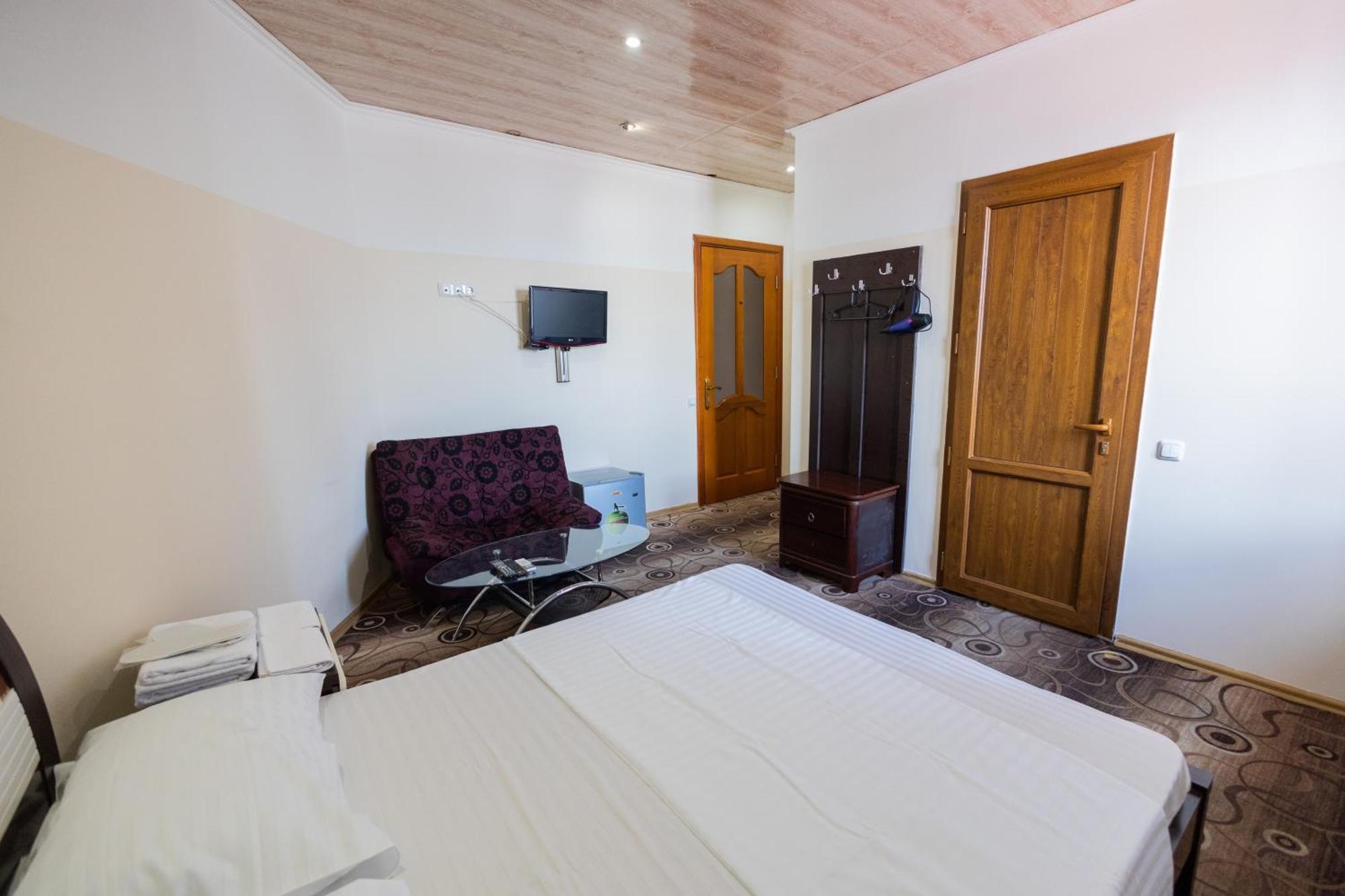 Yan Hotel Jerevan Buitenkant foto
