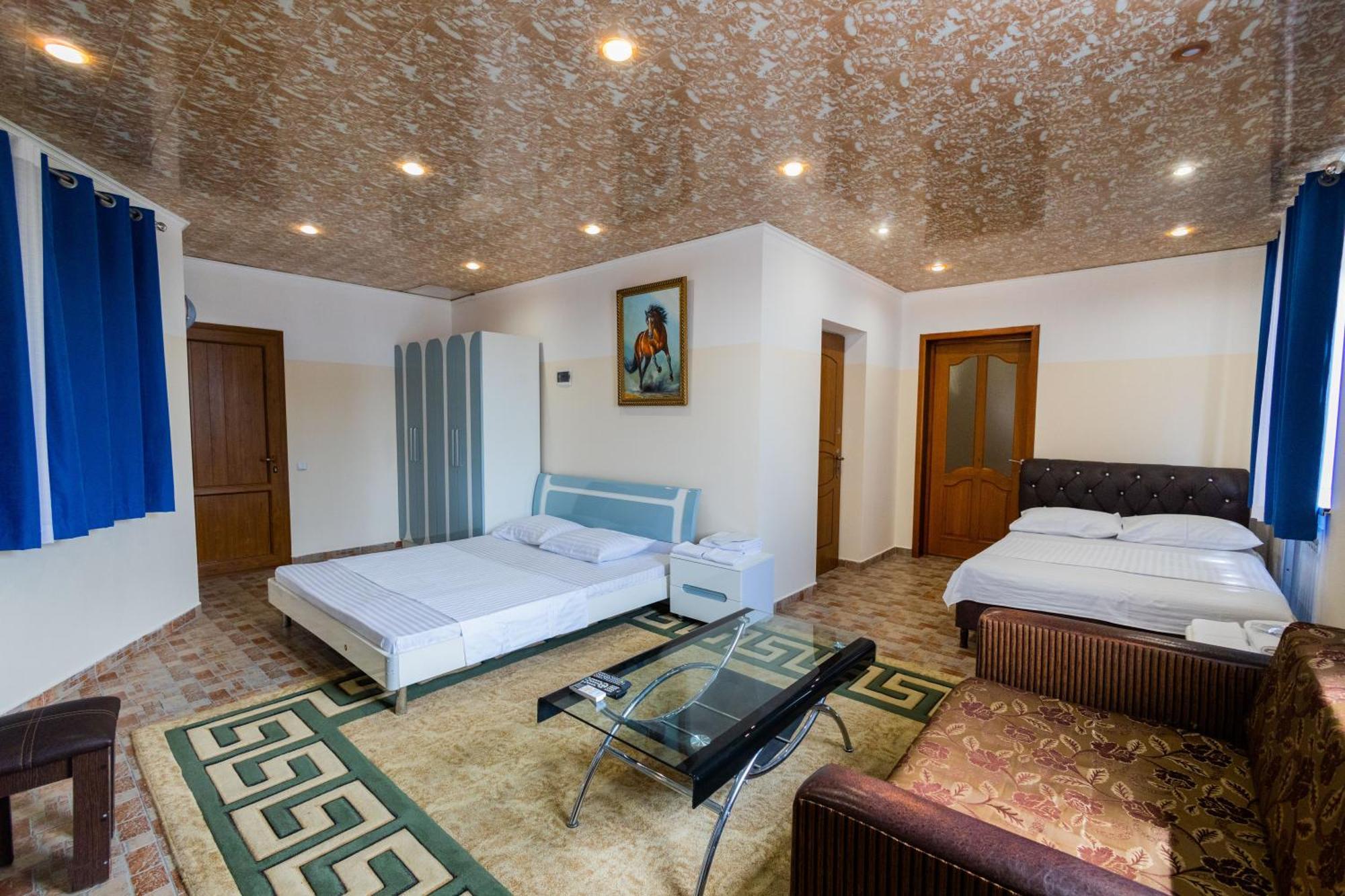 Yan Hotel Jerevan Buitenkant foto