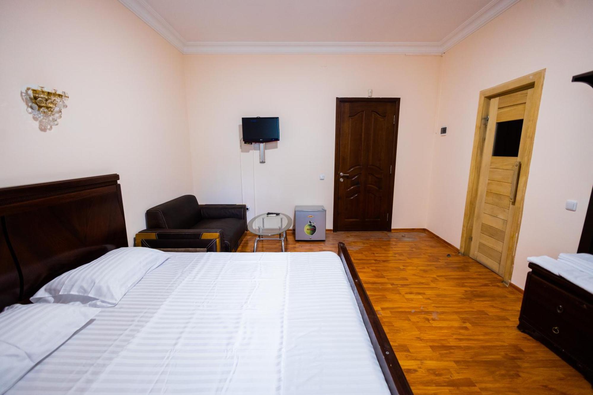 Yan Hotel Jerevan Buitenkant foto