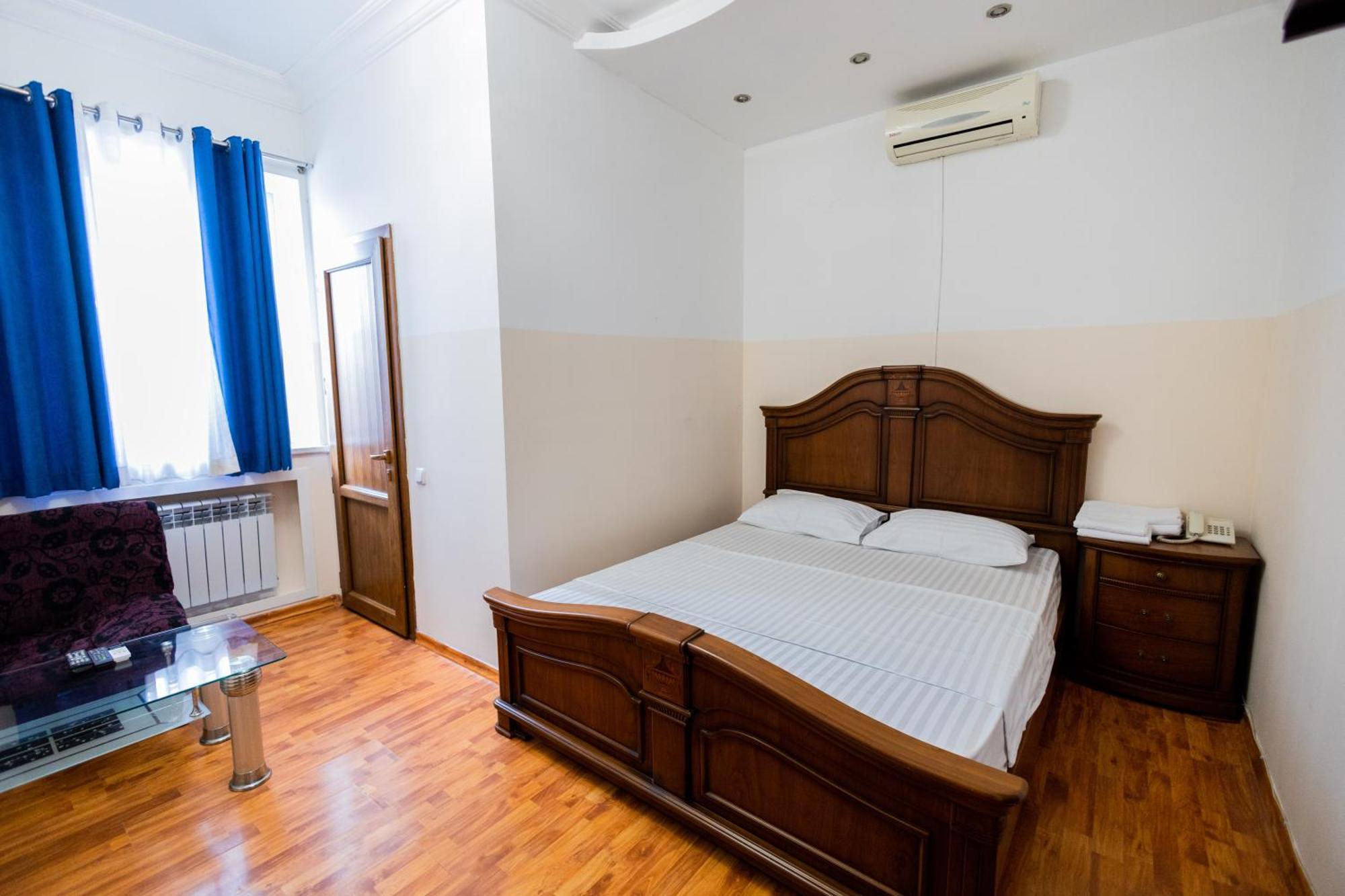 Yan Hotel Jerevan Buitenkant foto