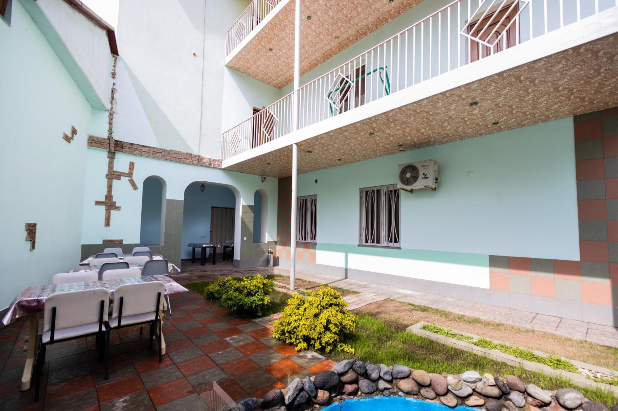 Yan Hotel Jerevan Buitenkant foto