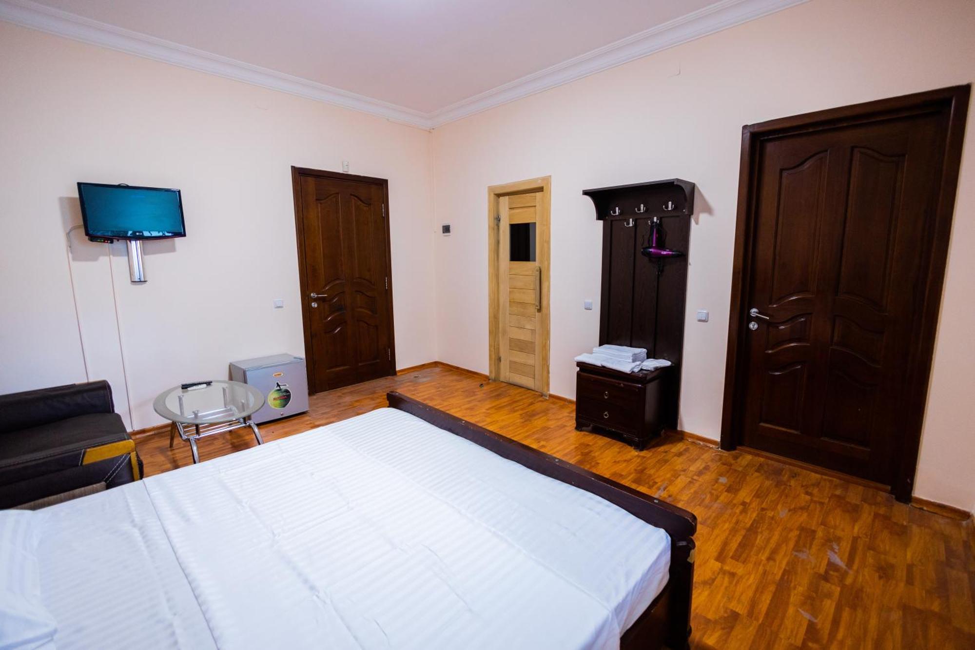 Yan Hotel Jerevan Buitenkant foto