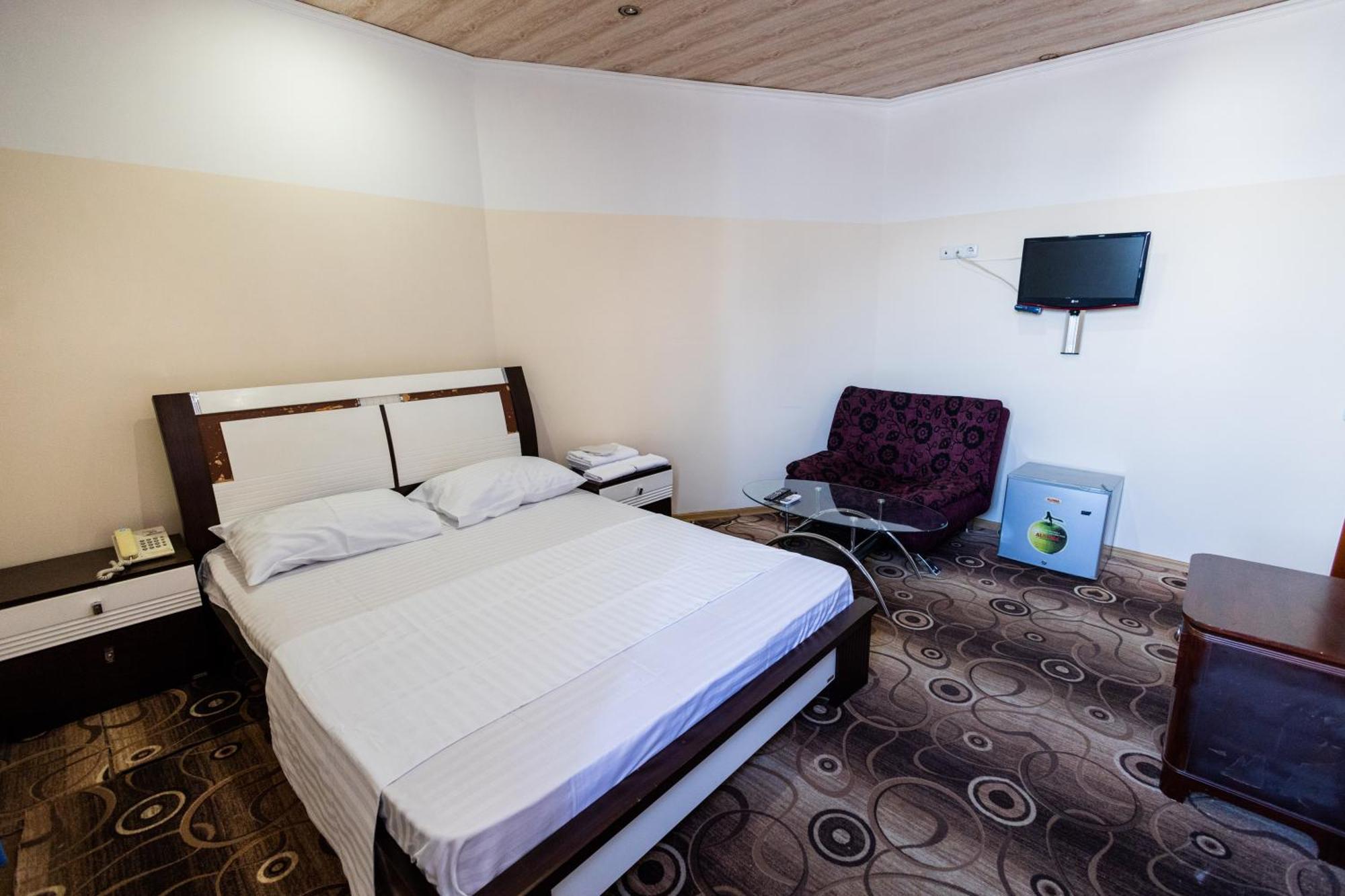 Yan Hotel Jerevan Buitenkant foto