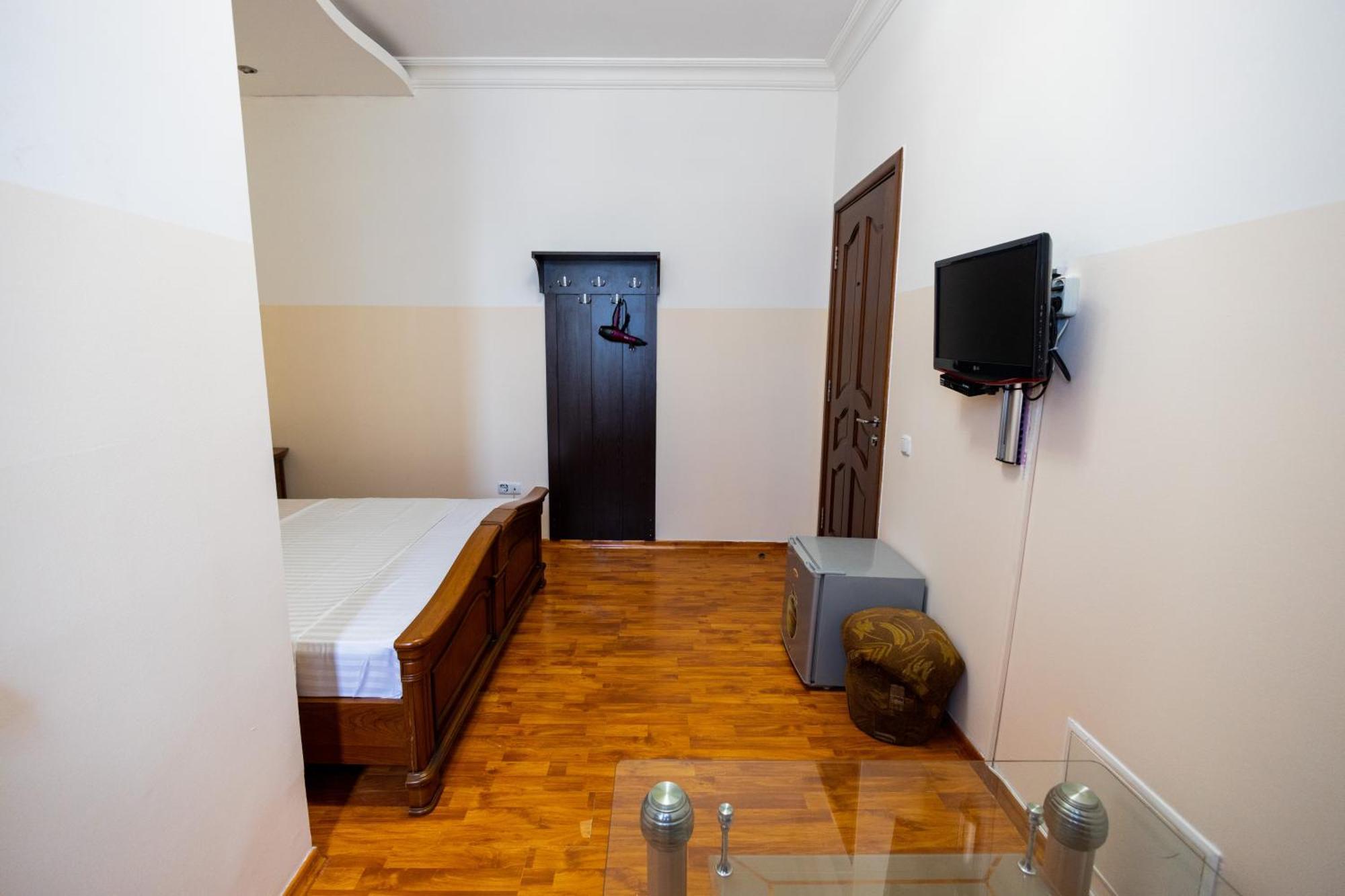 Yan Hotel Jerevan Buitenkant foto