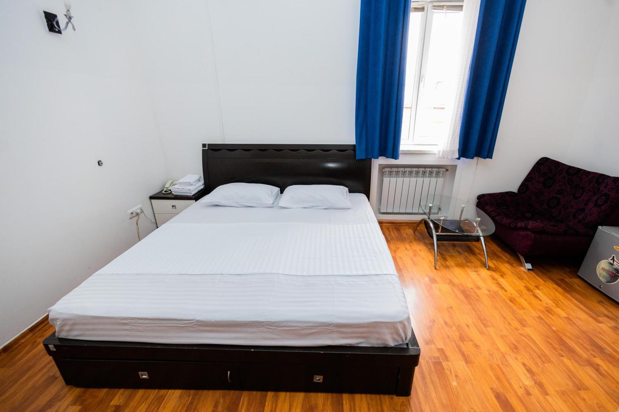 Yan Hotel Jerevan Buitenkant foto