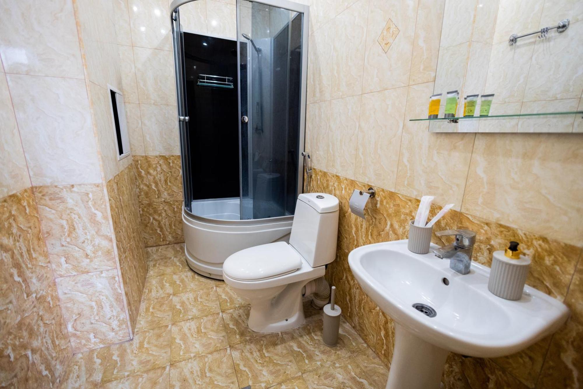 Yan Hotel Jerevan Buitenkant foto