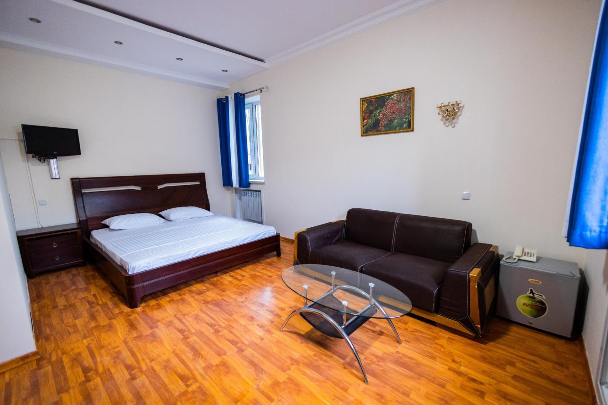 Yan Hotel Jerevan Buitenkant foto